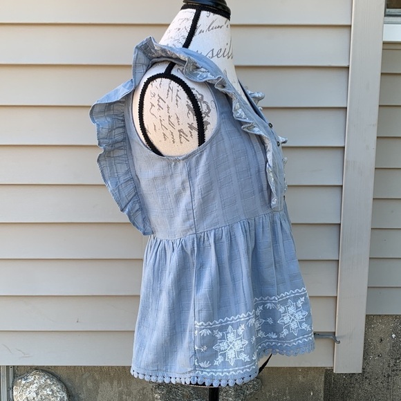 𝅺KNOX ROSE Women’s Flutter Sleeveless Embroidered V-Neck Blouse - Light Blue - Picture 4 of 11